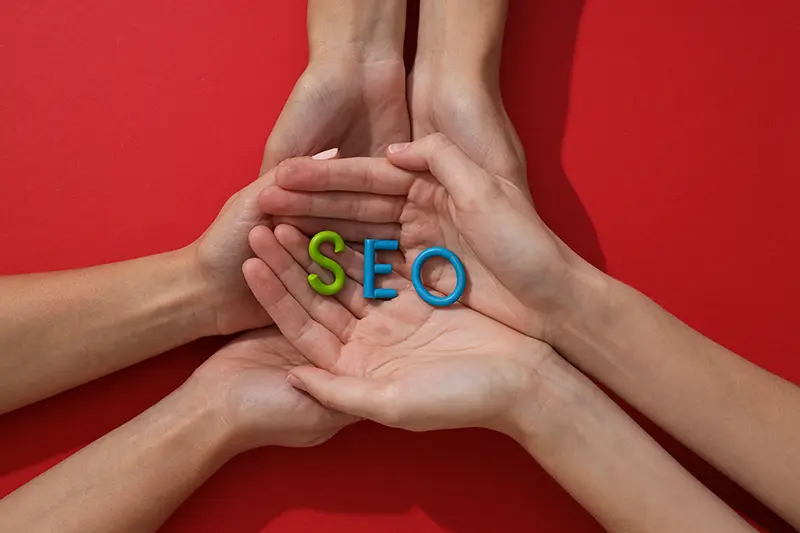Niche blog using long-tail keyword research and topic clusters to rank higher in search results
